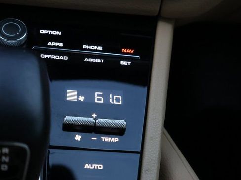 Used 2020 Porsche Cayenne image 31