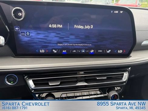 Used 2025 Chevrolet Traverse LT w/ Sun and Wheel Package AWD/4WD image 18