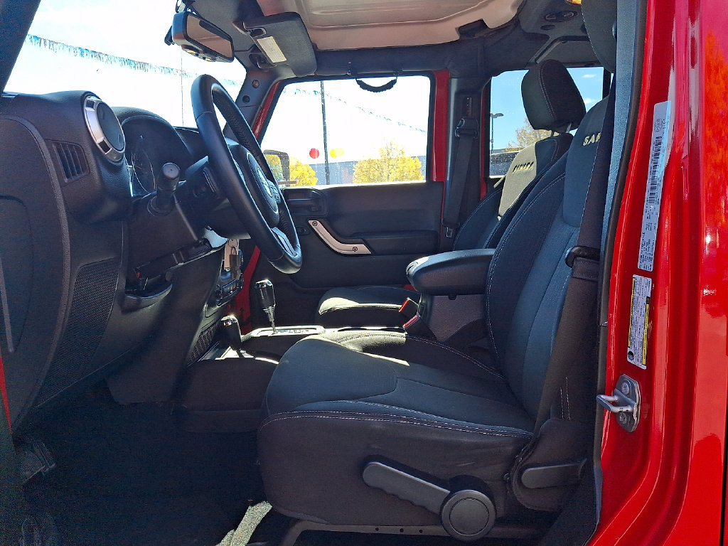 Used 2015 Jeep Wrangler Unlimited Sahara w/ Dual Top Group AWD/4WD image 14
