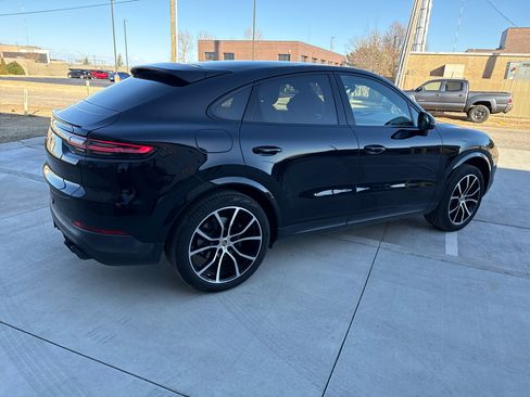 Used 2020 Porsche Cayenne image 10