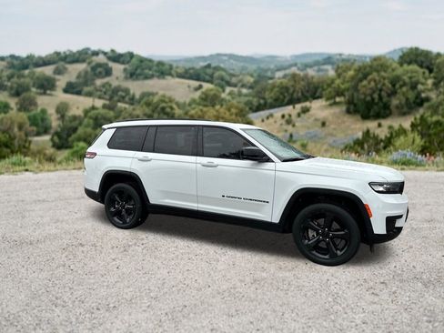 Used 2023 Jeep Grand Cherokee L Laredo RWD image 13