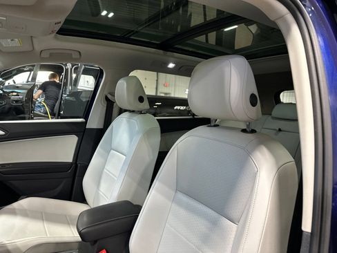 Used 2021 Volkswagen Tiguan SE w/ Panoramic Sunroof Package AWD/4WD image 12