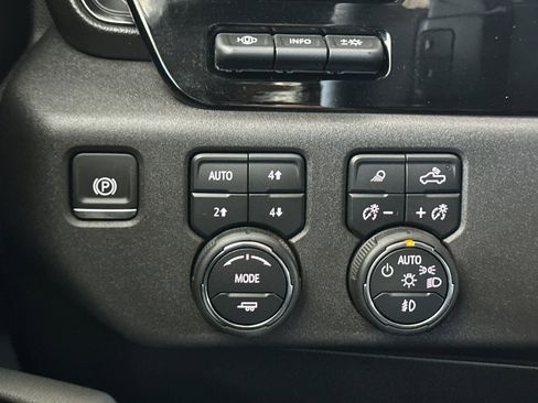 Used 2025 Chevrolet Silverado 1500 ZR2 w/ Technology Package image 43