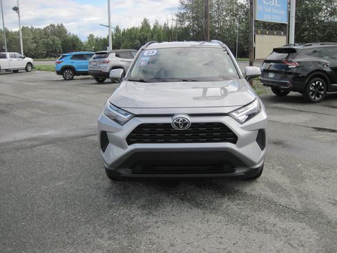 Used 2023 Toyota RAV4 XLE AWD/4WD image 2
