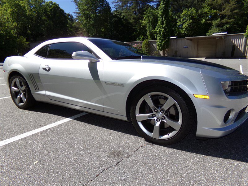 Used 2010 Chevrolet Camaro SS RWD image 5