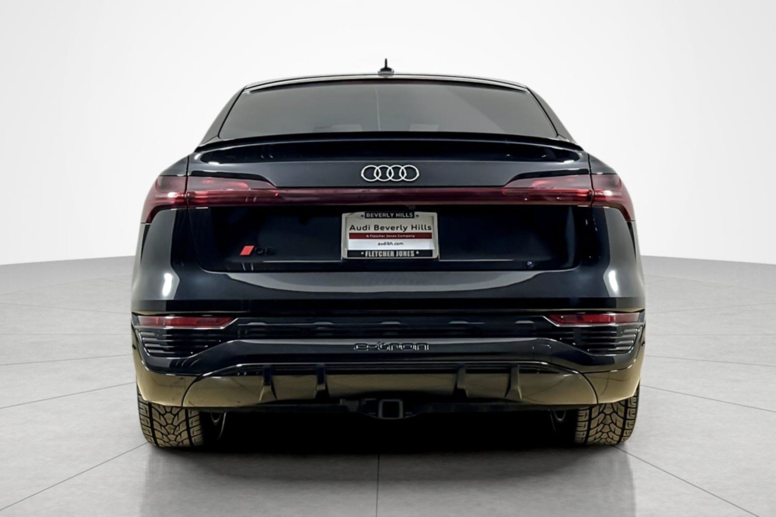 Used 2024 Audi Q8 e-tron Premium Plus AWD/4WD image 4