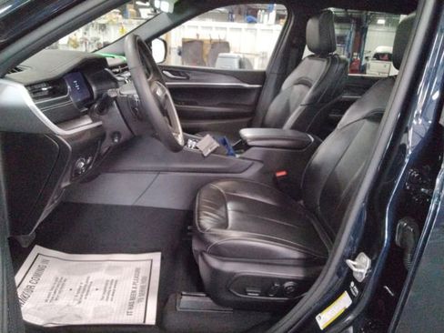 Used 2024 Jeep Grand Cherokee L Limited w/ Luxury Tech Group II AWD/4WD image 9