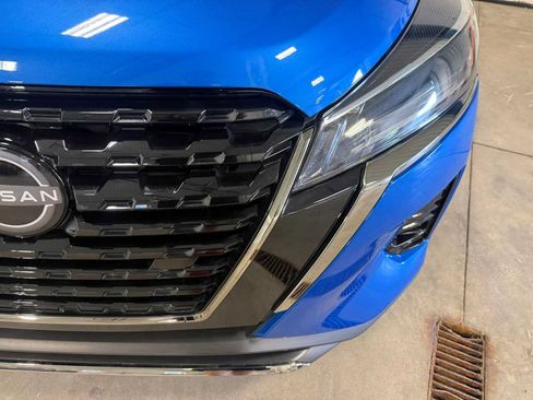 Used 2023 Nissan Kicks SR w/ SR Premium Package FWD image 5
