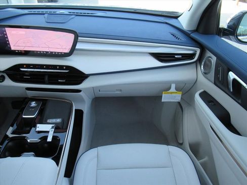 New 2026 Buick Enclave Avenir image 14