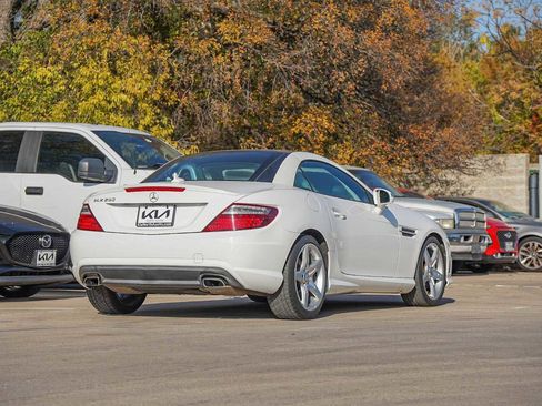 Used 2015 Mercedes-Benz SLK 250 w/ Premium Package image 6