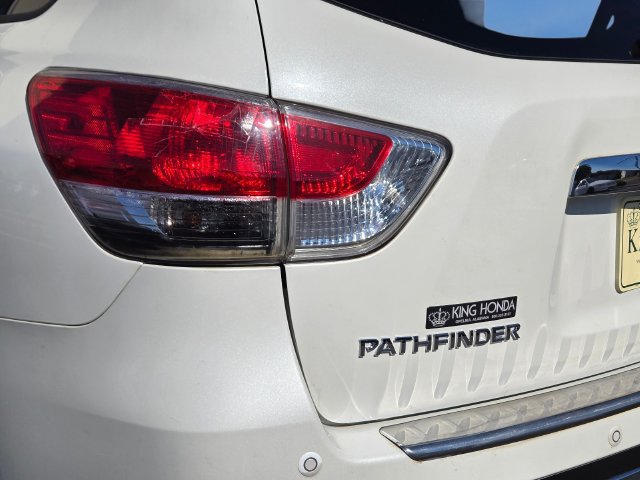 Used 2015 Nissan Pathfinder SV w/ Trailer Tow Package FWD image 9