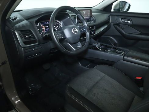 Used 2025 Nissan Rogue SV AWD/4WD image 17