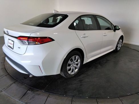 Used 2020 Toyota Corolla LE image 5