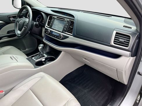 Used 2018 Toyota Highlander XLE image 37