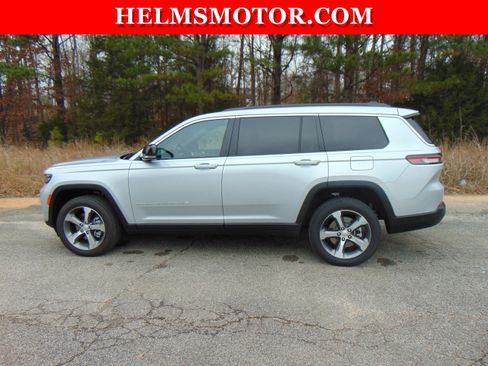 Certified 2024 Jeep Grand Cherokee L Limited w/ Luxury Tech Group II image 4