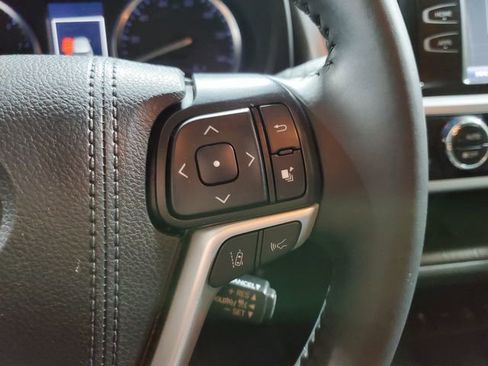 Used 2019 Toyota Highlander XLE image 16