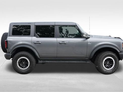 Used 2023 Ford Bronco Outer Banks w/ Sasquatch Package AWD/4WD image 3