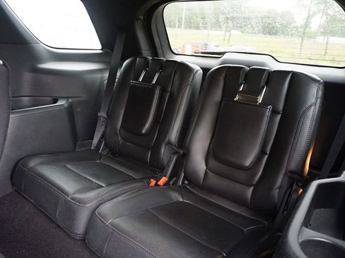 Used 2018 Ford Explorer XLT w/ Equipment Group 202A FWD image 16