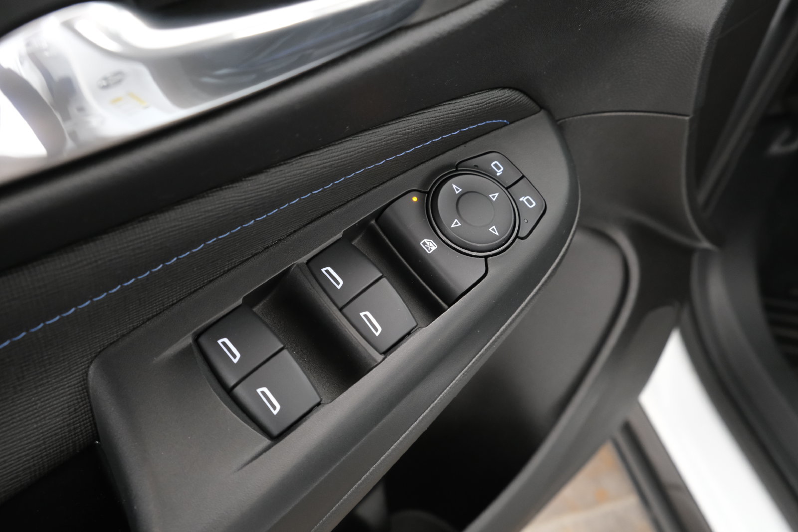 Used 2025 Buick Envista Sport Touring FWD image 26