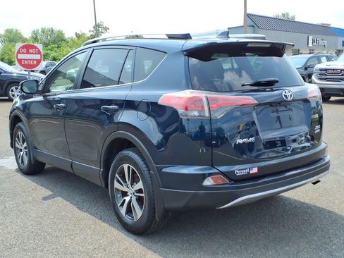 Used 2018 Toyota RAV4 XLE AWD/4WD image 4