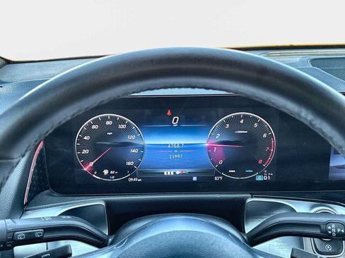Certified 2025 Mercedes-Benz GLB 250 image 25