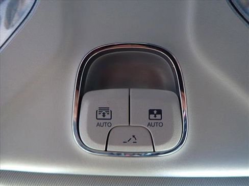 Used 2022 Jeep Compass Limited w/ Sun and Sound Group image 23