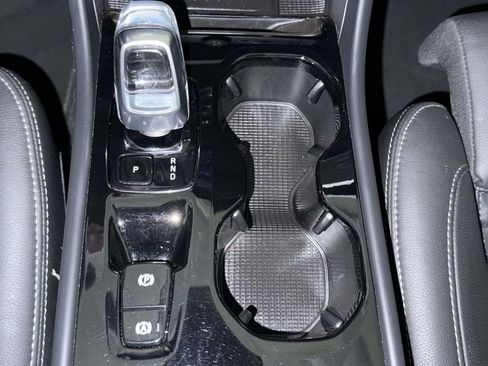 Used 2025 Volvo XC40 B5 Plus AWD/4WD image 23