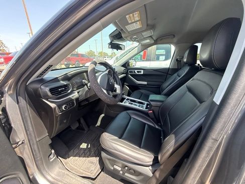 Used 2022 Ford Explorer XLT w/ Equipment Group 202A RWD image 9