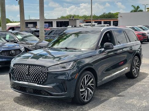 Used 2025 Lincoln Aviator Black Label AWD/4WD image 34