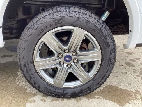 Used 2018 Ford F150 XLT w/ Equipment Group 302A Luxury AWD/4WD image 7