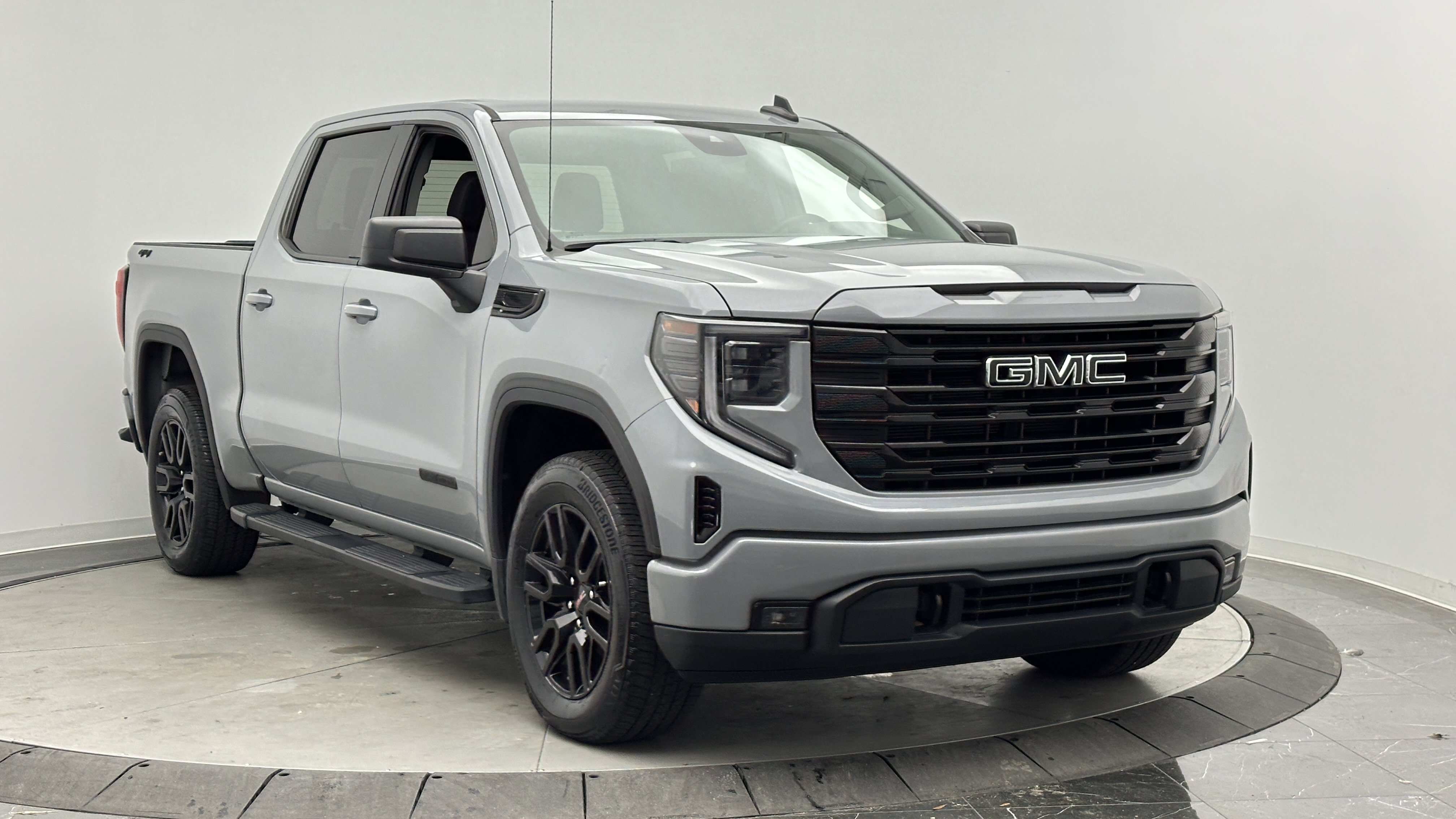 Used 2024 GMC Sierra 1500 Elevation AWD/4WD image 3