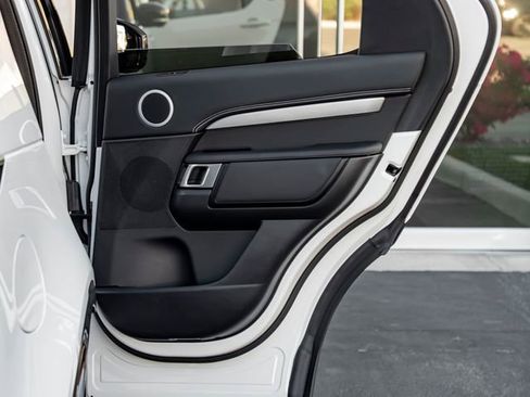 Used 2025 Land Rover Discovery Dynamic SE image 26