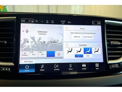 Used 2024 Chrysler Pacifica Touring-L FWD image 24