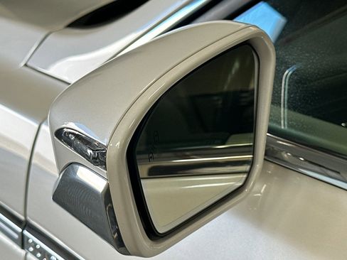 Used 2017 Lincoln Continental Select image 53