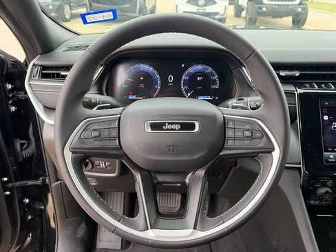 Used 2024 Jeep Grand Cherokee Laredo RWD image 20