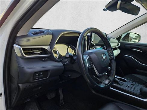 Used 2023 Toyota Highlander XLE image 8