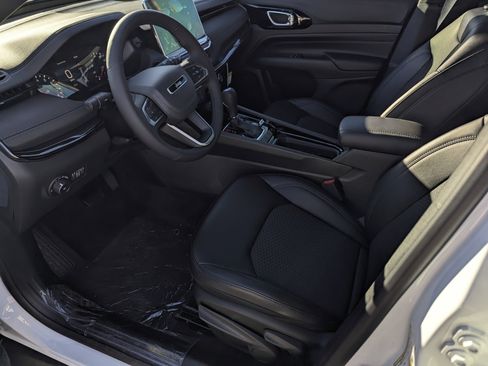 New 2026 Jeep Compass Latitude image 9