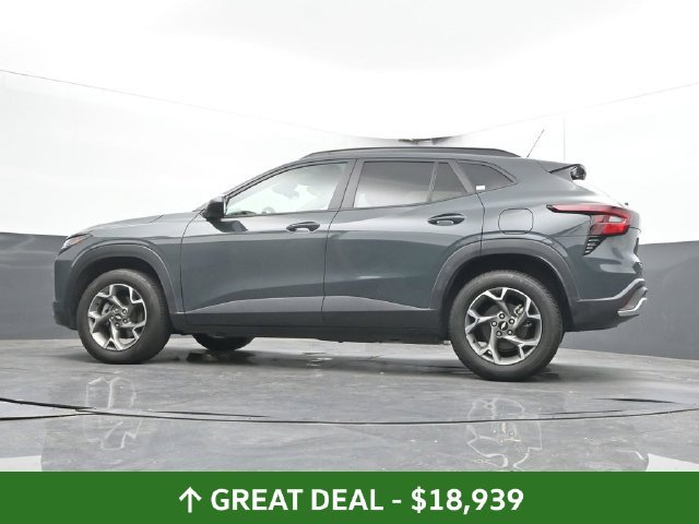 Used 2025 Chevrolet Trax LT FWD image 50