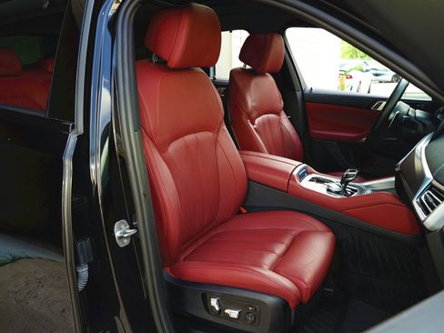 Used 2022 BMW X6 xDrive40i w/ Executive Package image 4