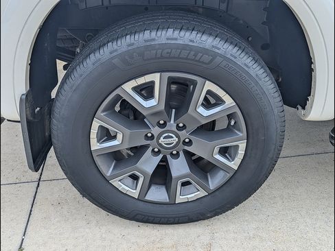 Used 2021 Nissan Titan Platinum Reserve w/ Moonroof Package AWD/4WD image 18