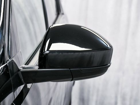 Used 2023 Land Rover Discovery Sport SE image 75