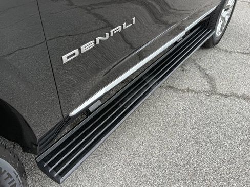 Used 2025 GMC Yukon Denali w/ Sun & Power Step Package AWD/4WD image 9