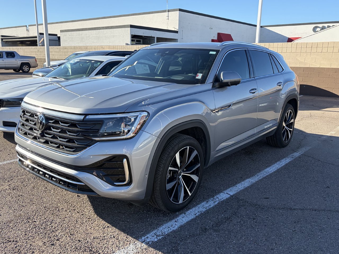 Used 2024 Volkswagen Atlas Cross Sport SEL Premium R-Line AWD/4WD image 4