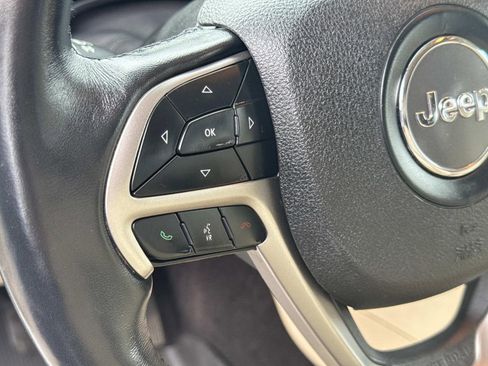 Used 2018 Jeep Grand Cherokee Limited image 32