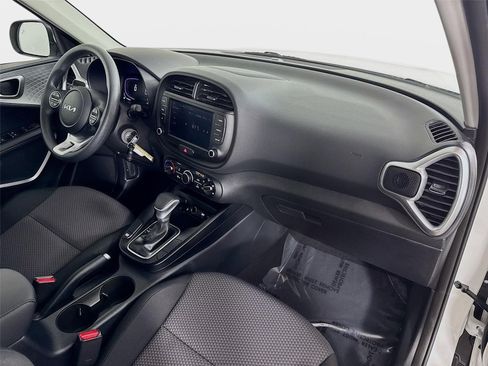 Certified 2025 Kia Soul LX w/ LX Technology Package FWD image 27