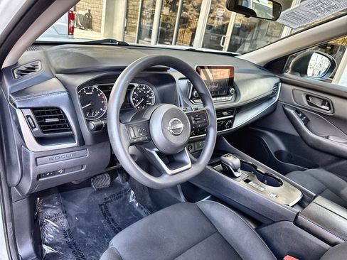 Used 2024 Nissan Rogue S FWD image 2