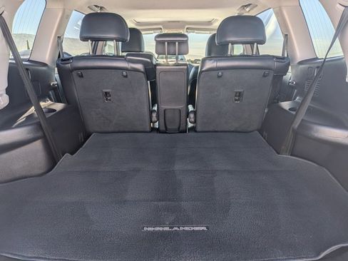 Used 2012 Toyota Highlander SE w/ Tow Pkg image 4