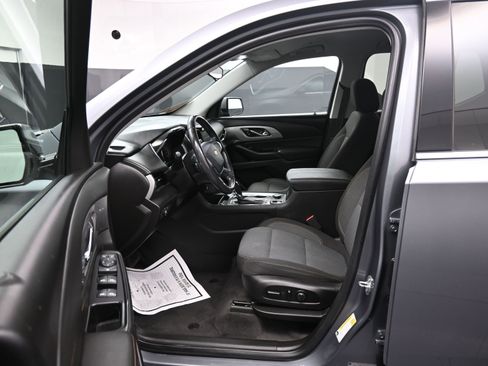 Used 2020 Chevrolet Traverse LT w/ LPO, Black Accent Package image 26