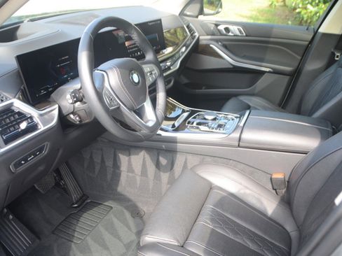 Used 2025 BMW X7 xDrive40i AWD/4WD image 2