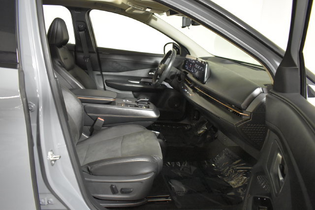 Used 2024 Nissan Ariya AWD image 39